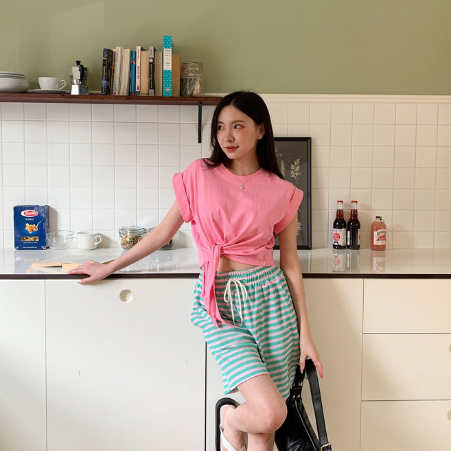 CHICBLACK 女款透氣Haoi圓領微短版蝴蝶結捲袖無袖T恤 cpt12799k35