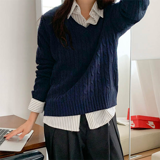 andstyle 女款時尚V領麻花基本款長袖針織衫 264224