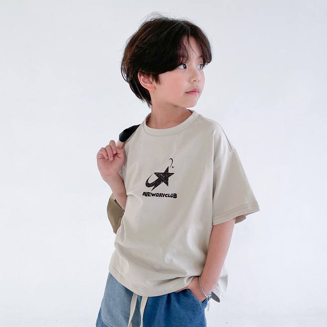BerryCloset 男童透氣New Day大星星T恤