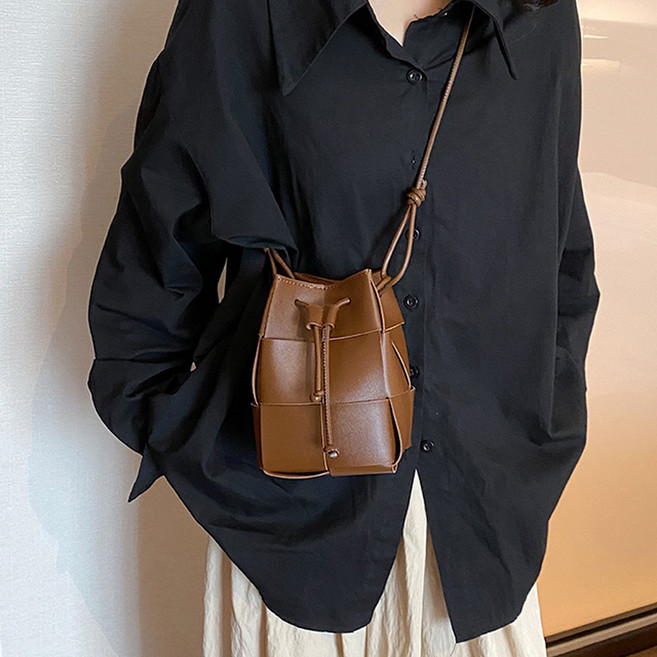 시크힐즈 위브 드로우 버킷 크로스백 11788