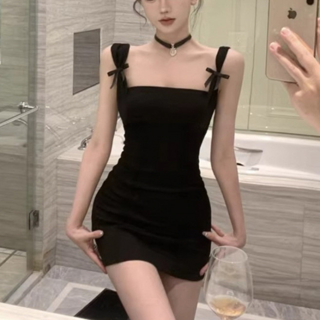 피어니스트 슬림라인 미니 민소매 리본 파티 원피스