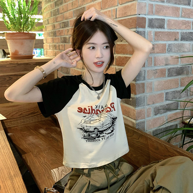 DMELD 女款拉克蘭袖修身復古嘻哈風短袖T恤
