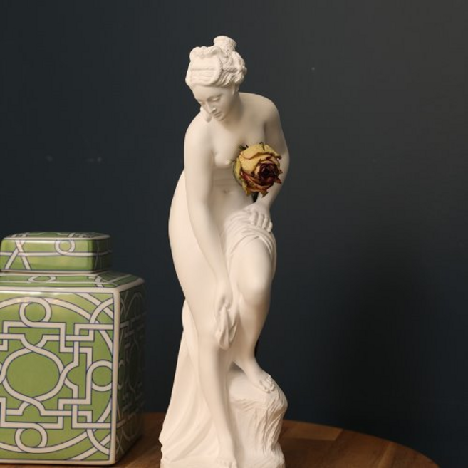 PAPERGARDEN 목욕하는 비너스 여인 조각상, 화이트