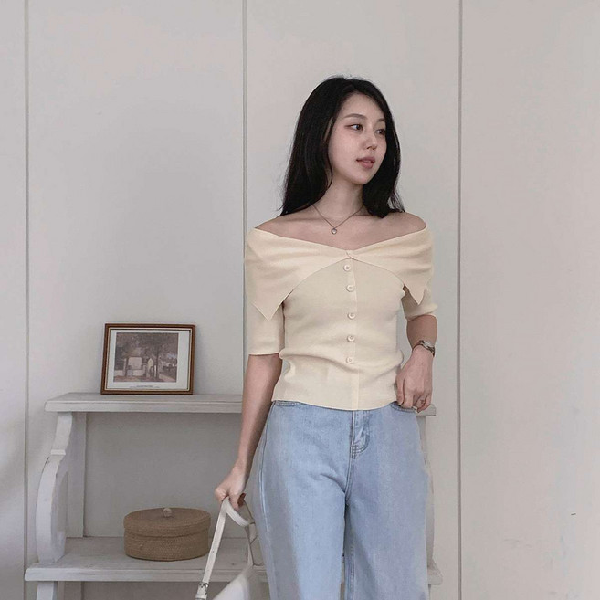 여성용 베효소 오프숄더 단추 반팔 니트 cpnt5881k53