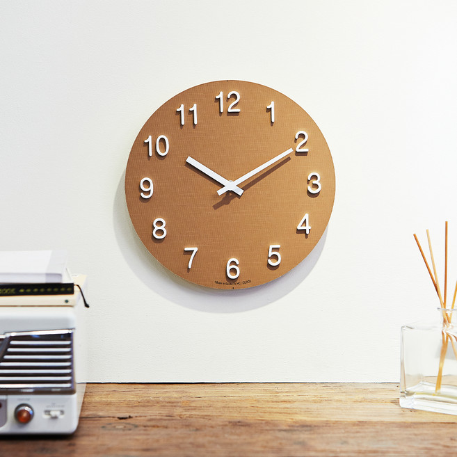 에이치씨 플랫 우드 라운드 3D숫자 무소음 벽시계 26cm, 브라운