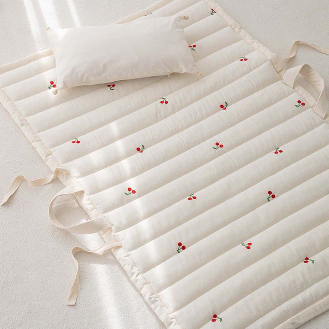 유트러스 낮잠 자수 이불 패드, 체리