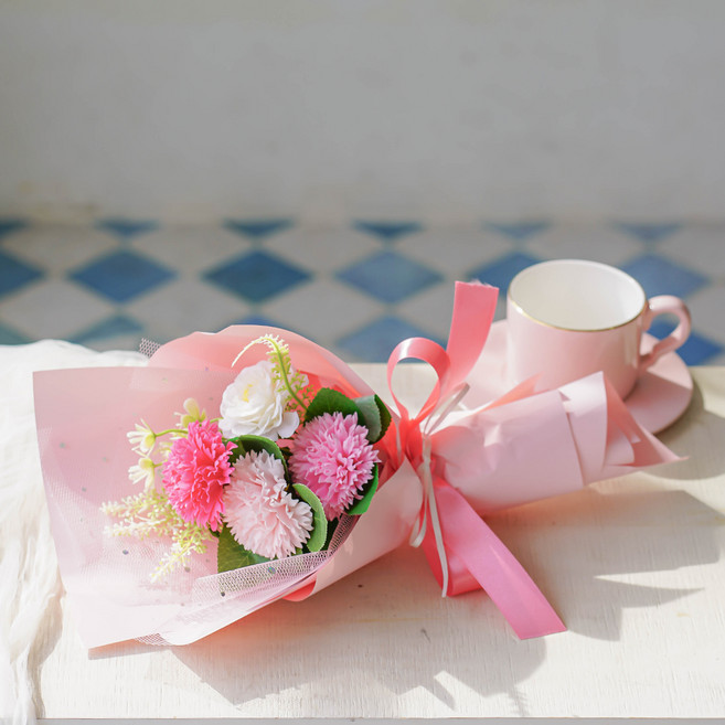 ASPASIA Surir 卡內ーション4朵香皂花束組 + 提袋
