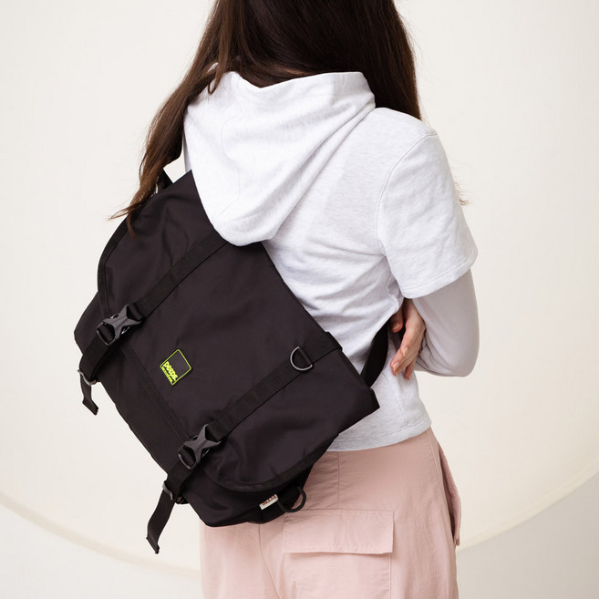 핍스 남녀공용 그린 로고 에센셜2 메신저백