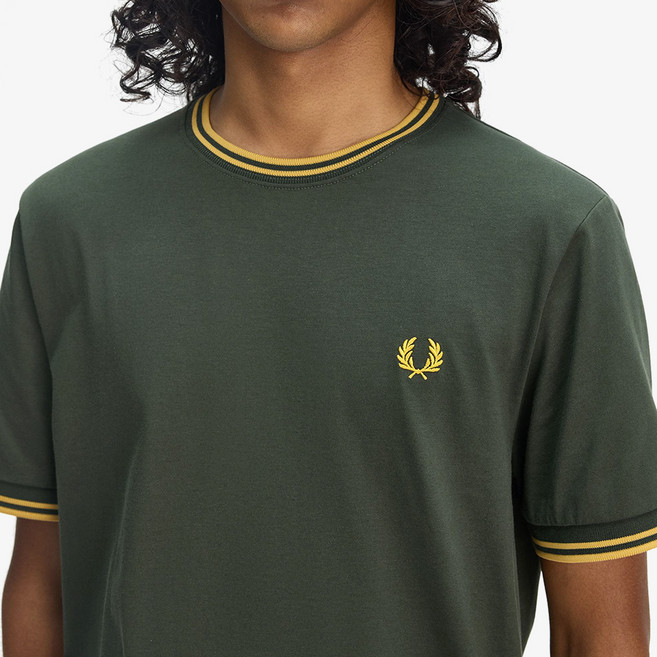 FRED PERRY M1588 雙邊羅紋短袖T恤, Court Green + Honeycomb