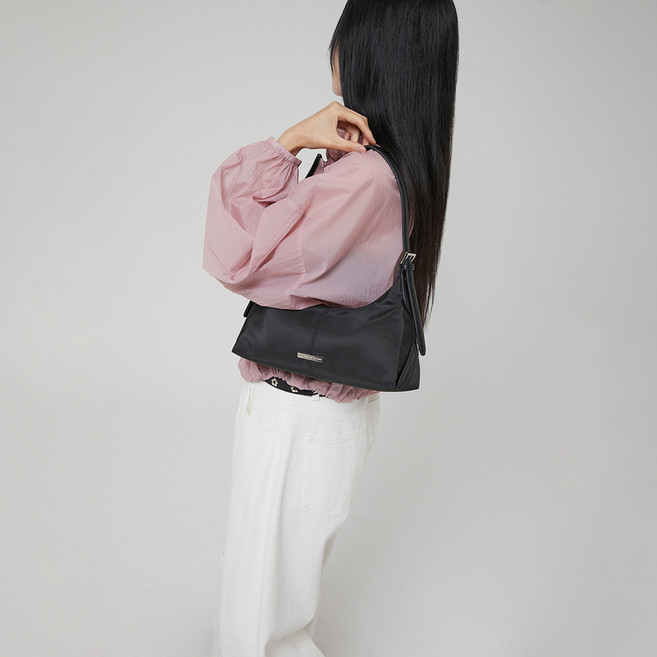 랩 여성용 트라페지움 숄더백 AR7AB821