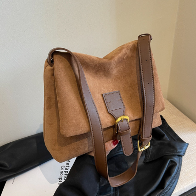 SORIDAL 女款 Chemi 扣環裝飾麂皮辦公室風格 Girlcore 風格斜背包, 棕色