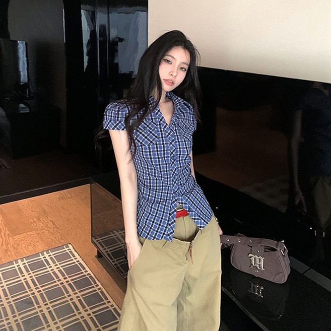 PEONIST 女款雙口袋翻領修身短袖襯衫