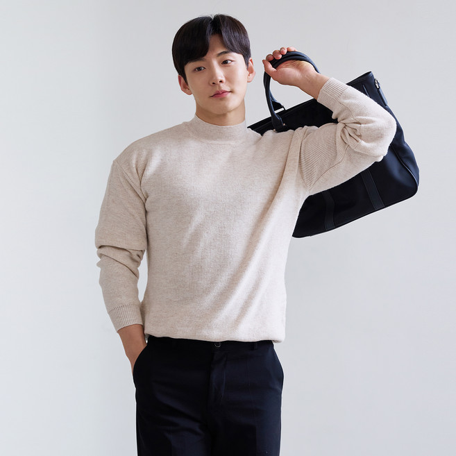 핵쿨남 남성용 어깨넓어보이는 머슬핏 반폴라 니트