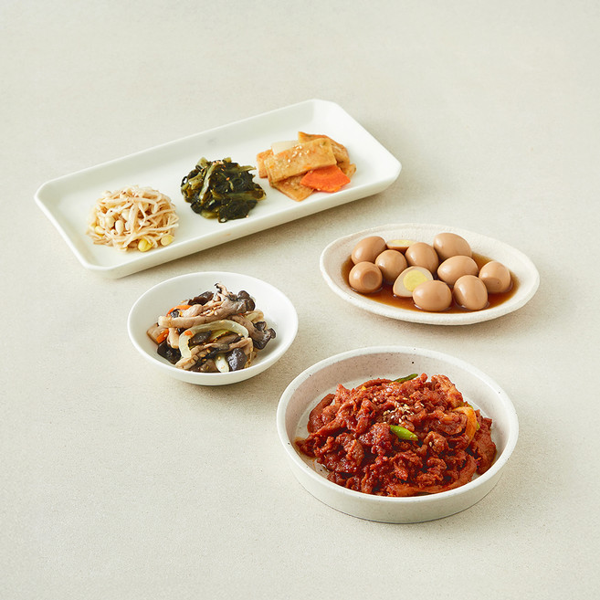 집반찬연구소 한돈 매콤제육볶음 반조리 + 느타리버섯볶음 + 메추리알 간장조림 + 간장어묵볶음 + 들깨시래기볶음 + 콩나물무침 세트, 820g, 1개