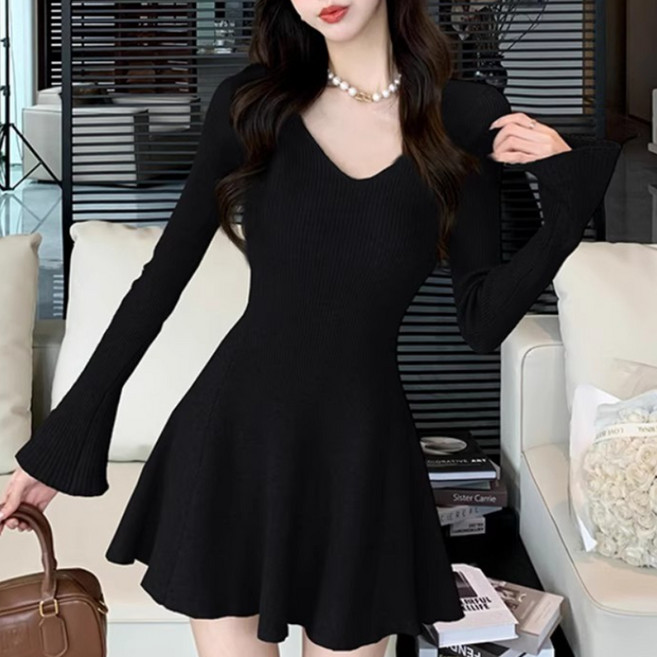 피어니스트 플레어 니트 A라인 딥브이넥 원피스