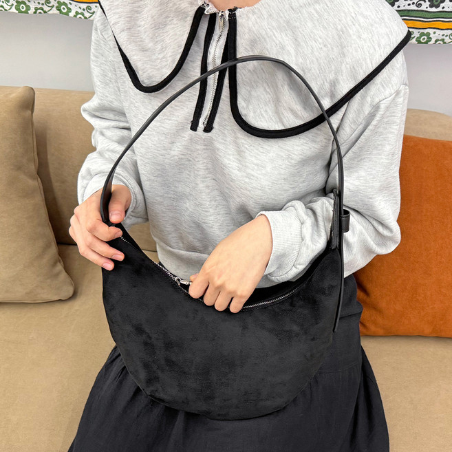 FROM HEAVEN Azuki 麂皮半月形圓弧肩揹包 S455