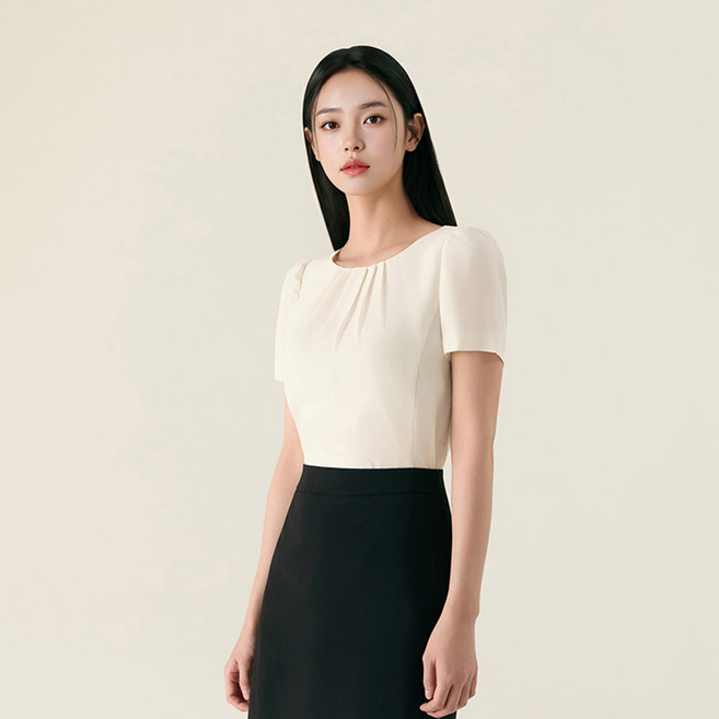 Roem 女款基本圓領短袖襯衫