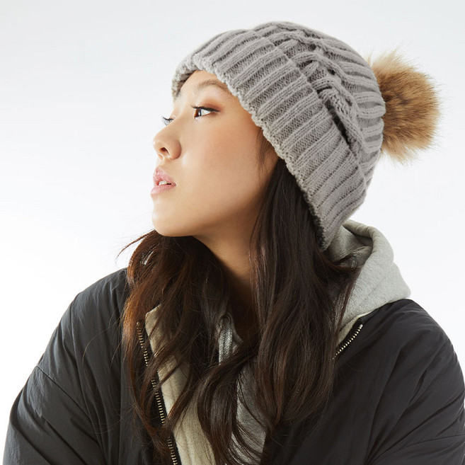 오플랑 니트 방울털 비니 O34I002