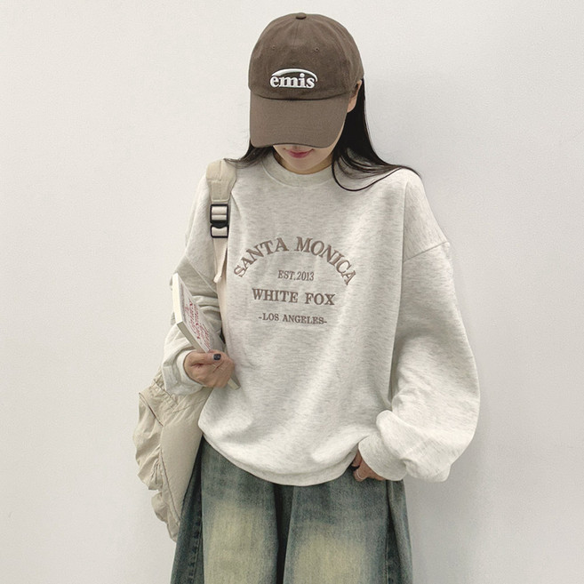 With Huilin Moni 刺繡字母寬鬆大學T