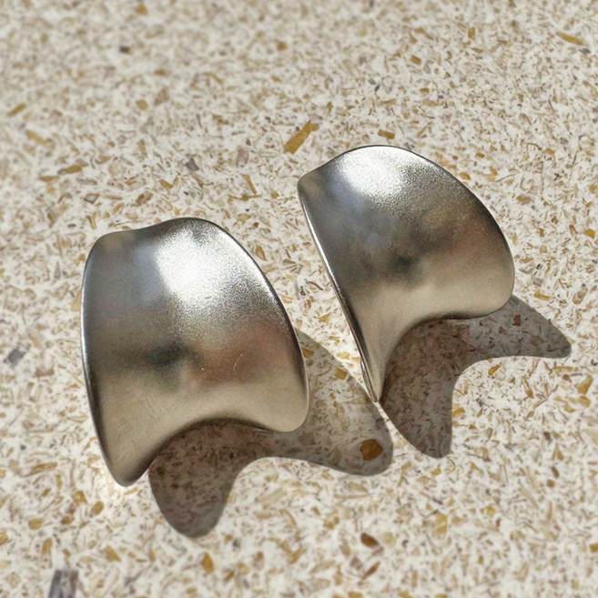 물든 여성용 실버925 슬림 웨이브 입체 물방울 무광 볼륨 귀걸이 2.1cm