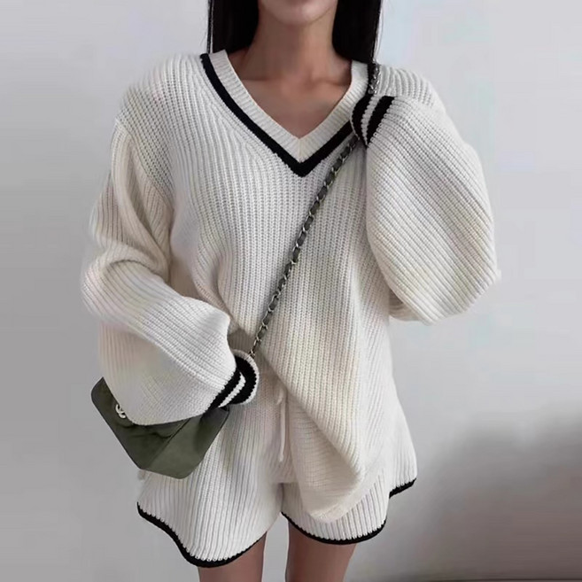 메이첼 룰라니 라인 포인트 V넥 니트 + 반바지 세트 11094