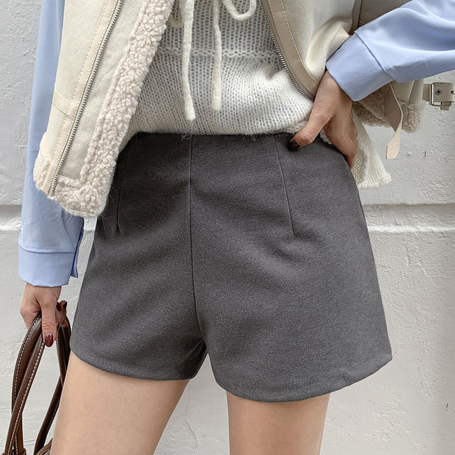 Tomatofactory 女款Beyond蜜桃絨毛呢高腰細褶三分短褲