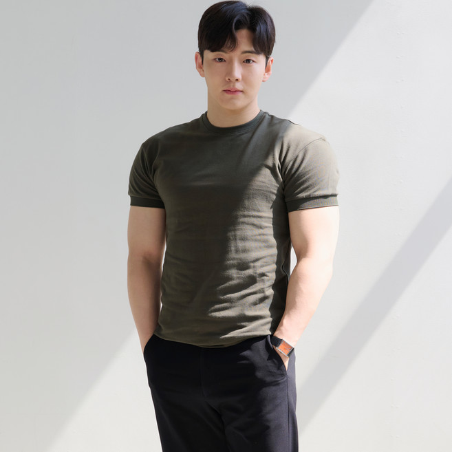 핵쿨남 남성용 어깨 넓어보이는 머슬핏 밴딩버전 반팔 티셔츠