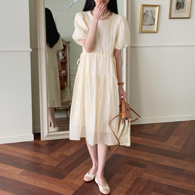 메리로지 미니 엠보 반팔 퍼프 스트랩 라운드 원피스