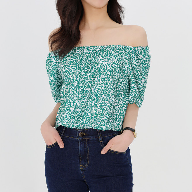모이르벨라 잔꽃 오프숄더 블라우스 T24SS2-A0053