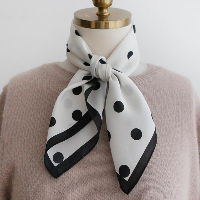 varvisu 迷你圓點領巾