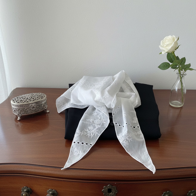 Dotif 法式刺繡棉質圍巾 D264-0236