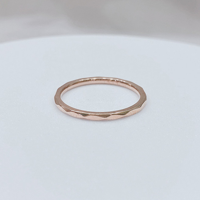 젤루나 여성용 써지컬 얇은 슬림 사선 컷팅 일자 실반지 Q타입