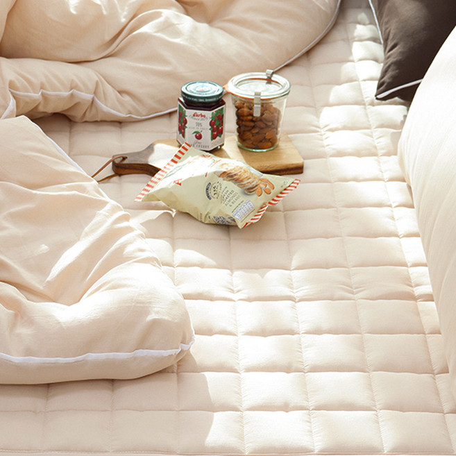 부드럽고 푹신한 워싱 고정밴드형 침대 패드, 베이지