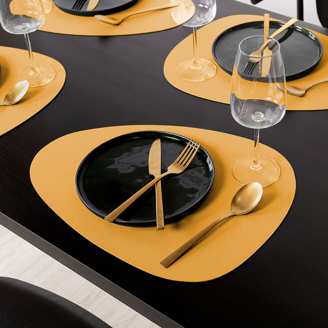 직작 토고 삼각 테이블매트, 43 x 32 cm, 카멜