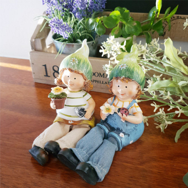 自然花卉坐姿花壇小情侶雕像組, 混合色