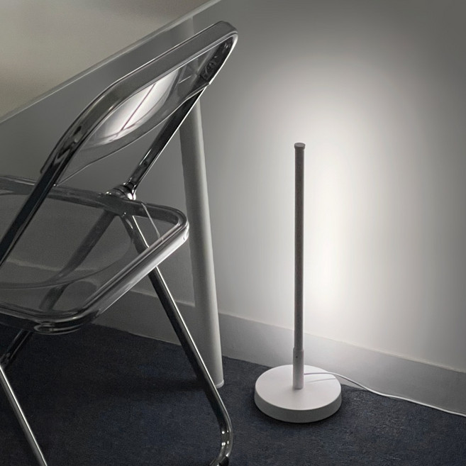LENA ENERGY LED北歐風纖薄落地式桌燈, 白色