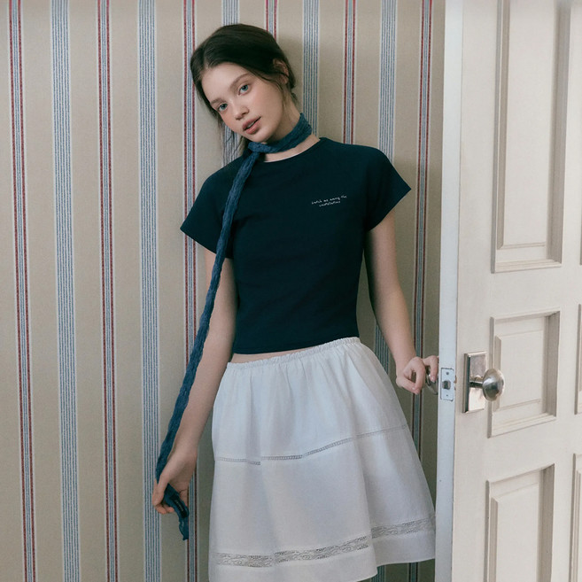 Roem 女款字母印花修身T恤