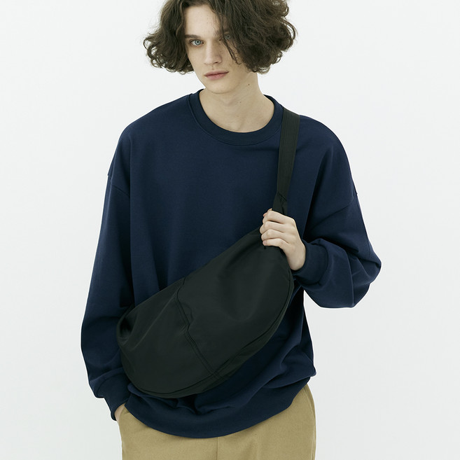 TERAWOOD 半月形素色日常斜背包, 黑色