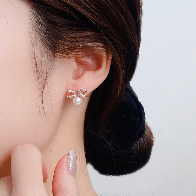 젤루나 여성용 리본 큐빅 진주 귀걸이 P-1203