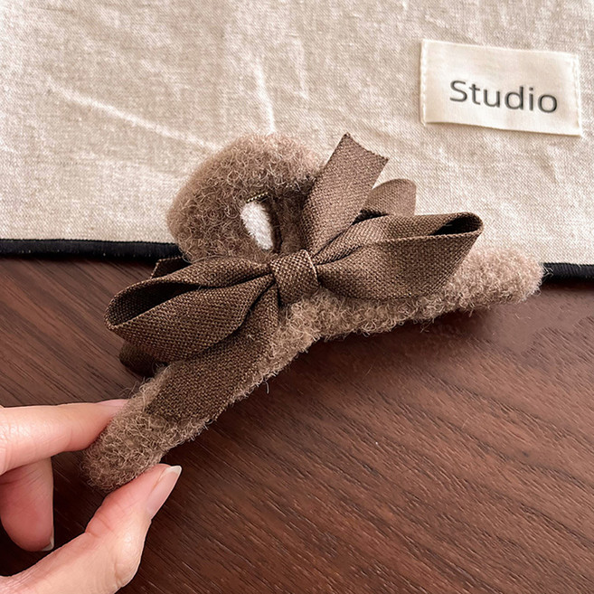 Dotif 女性用蝴蝶結毛絨鯊魚夾 L 13cm