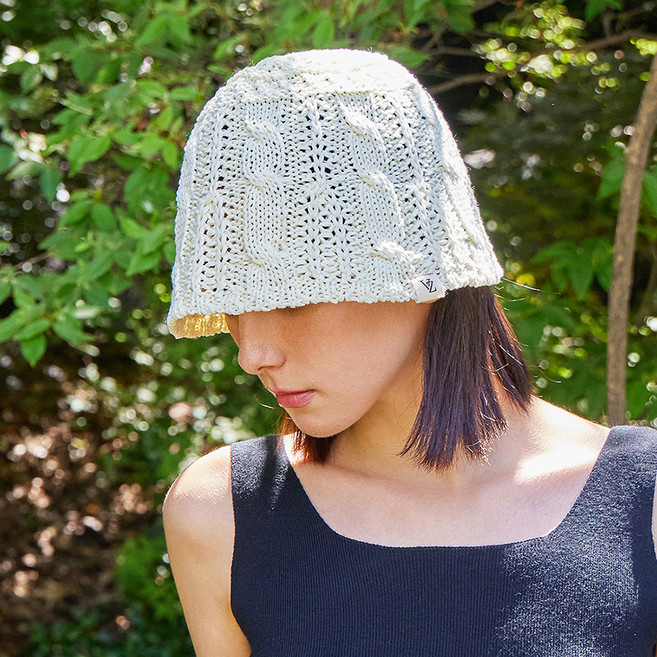 바잘 라벨 케이블 니트 버킷햇