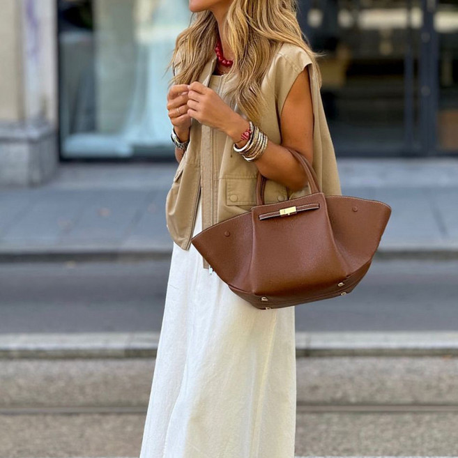 비비에모 브뤼에 핀턱 심플 토트백 11399