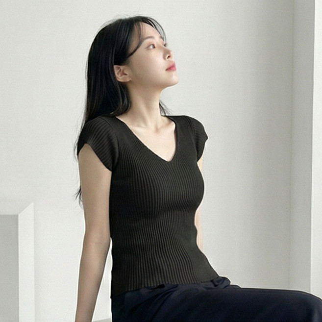 Sonio 女款深V領肩部短袖針織衫
