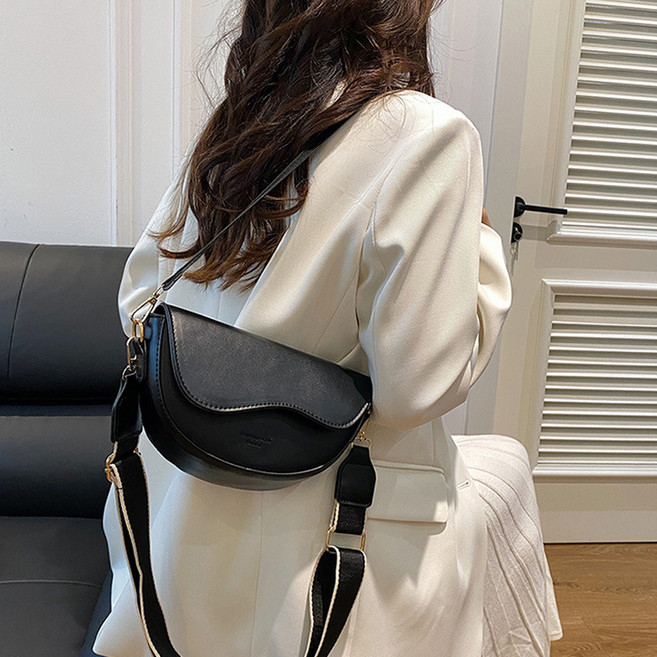 Elsso 波浪半月皮革Hobo斜揹包, 黑色