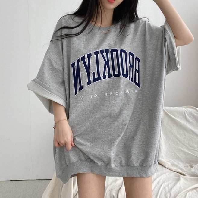 아이엠몽 여성용 오버핏 라운드넥 영문 프린팅 드롭숄더 반팔 티셔츠 R6H113