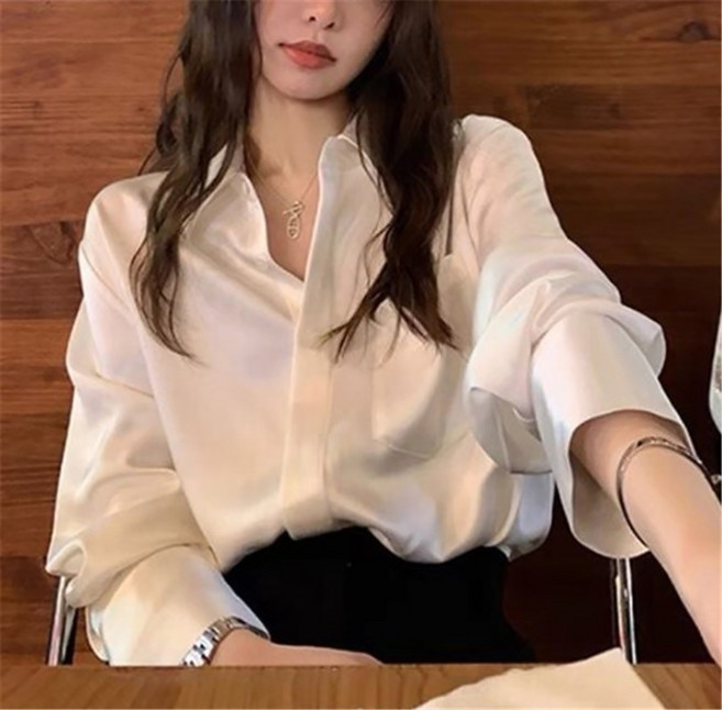 MarketA 女款寬鬆版型亮面絲質襯衫
