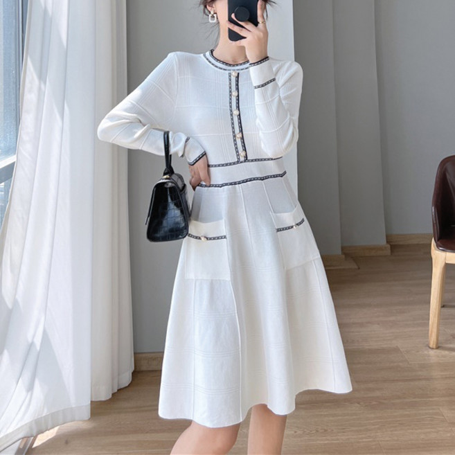 어썸풀 빌론 백색 니트 원피스