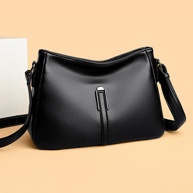 Chichills Adbelly 皮革柔軟斜揹包 11982, 黑色