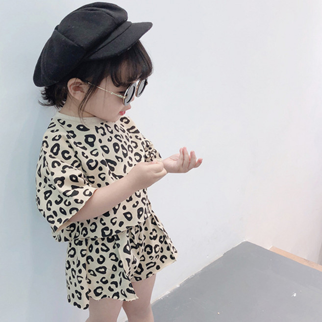 JOYMULTI 童款奶油豹紋剪裁露臍短袖上下套裝