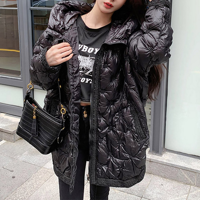 Chichills 女款閃亮寬鬆版刺繡連帽半長版羽絨外套 01302 T